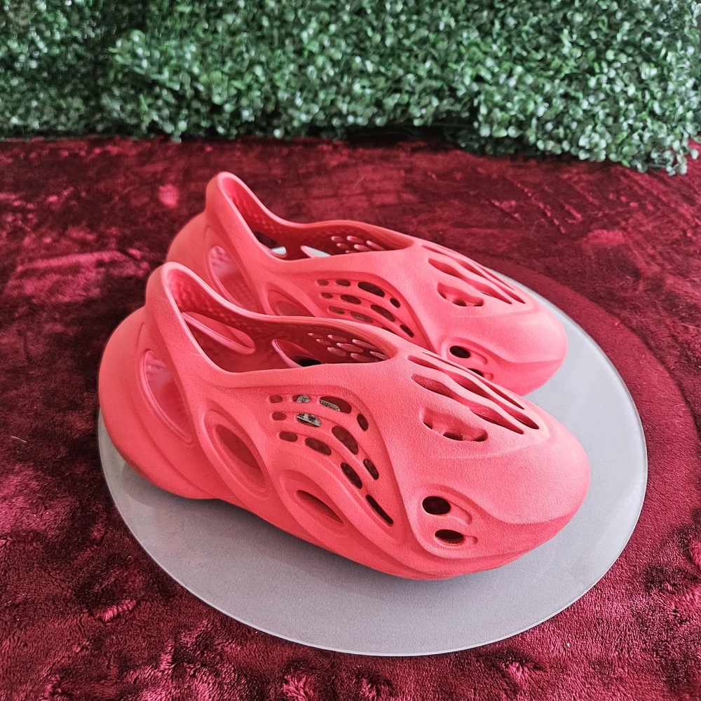 Yeezy Foam Runner Vermillion RNNR Foamrunner